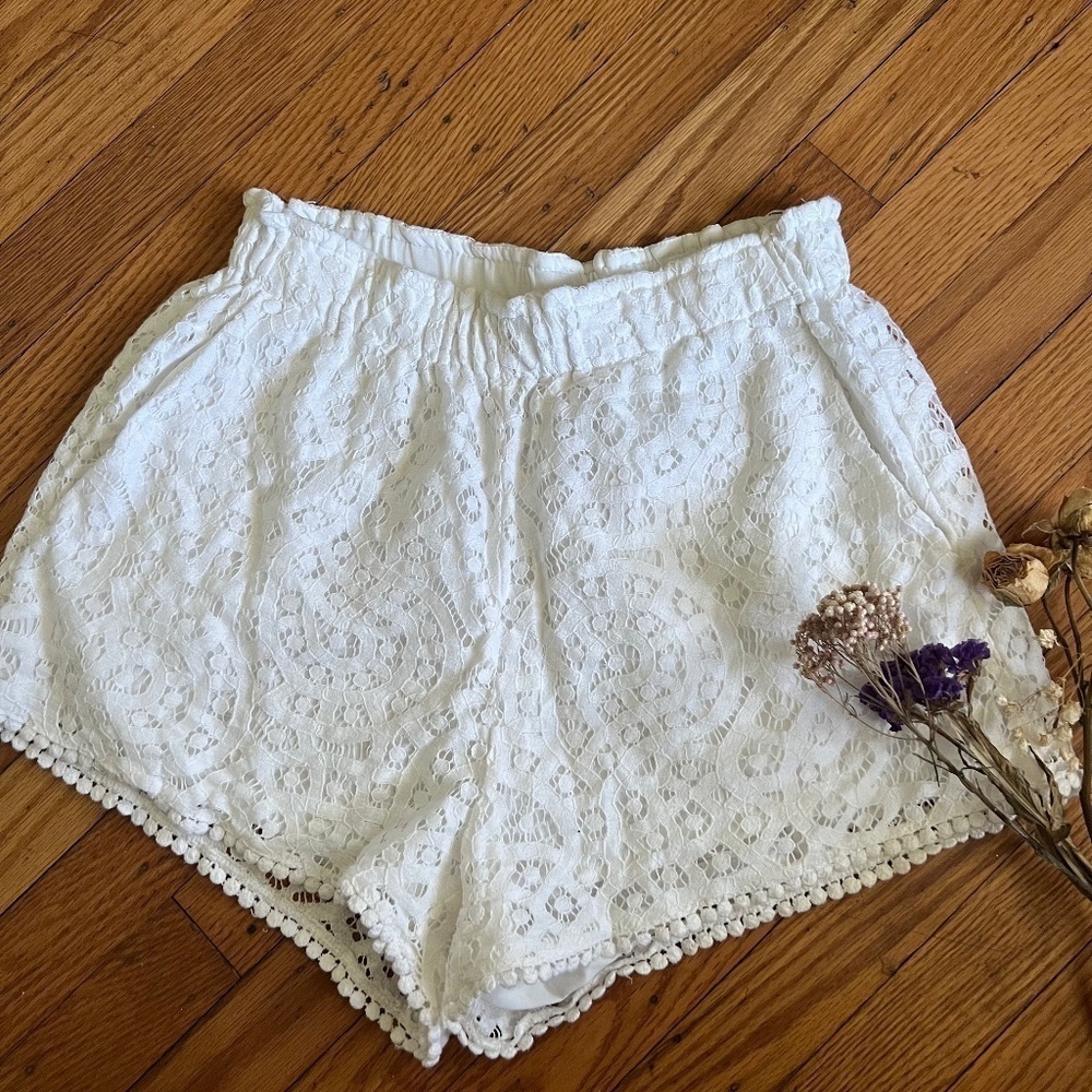 H&M off white shorts size 4 preloved
